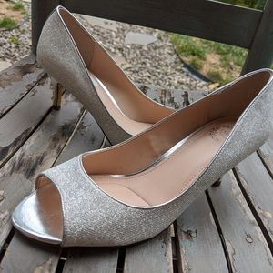 J.Miller Silver Prom Style Heels Shoes Size 7.5M